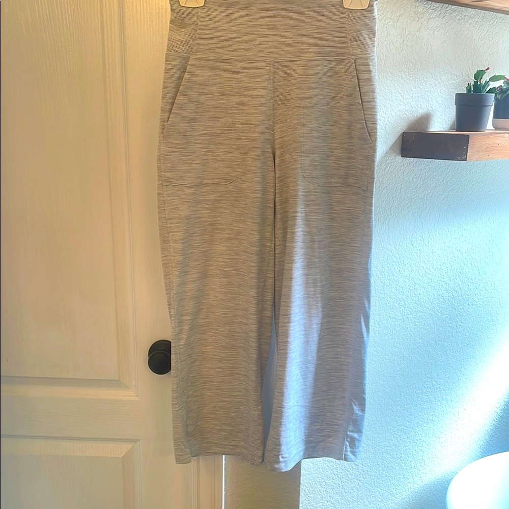 Lululemon cropped pants